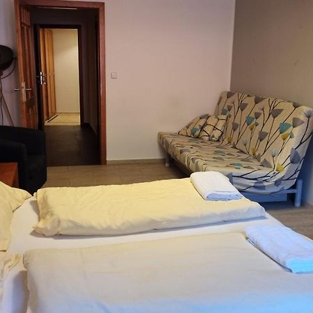 Nevinne Apartmany كولين المظهر الخارجي الصورة