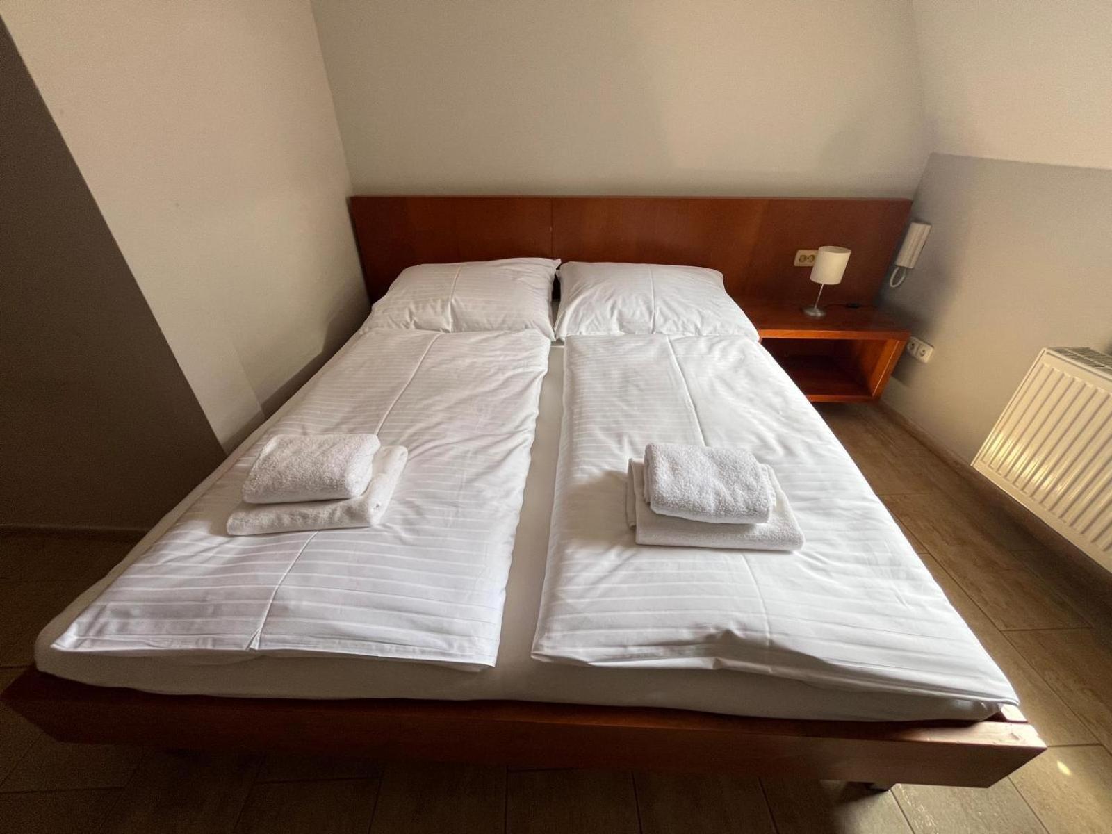Nevinne Apartmany كولين المظهر الخارجي الصورة