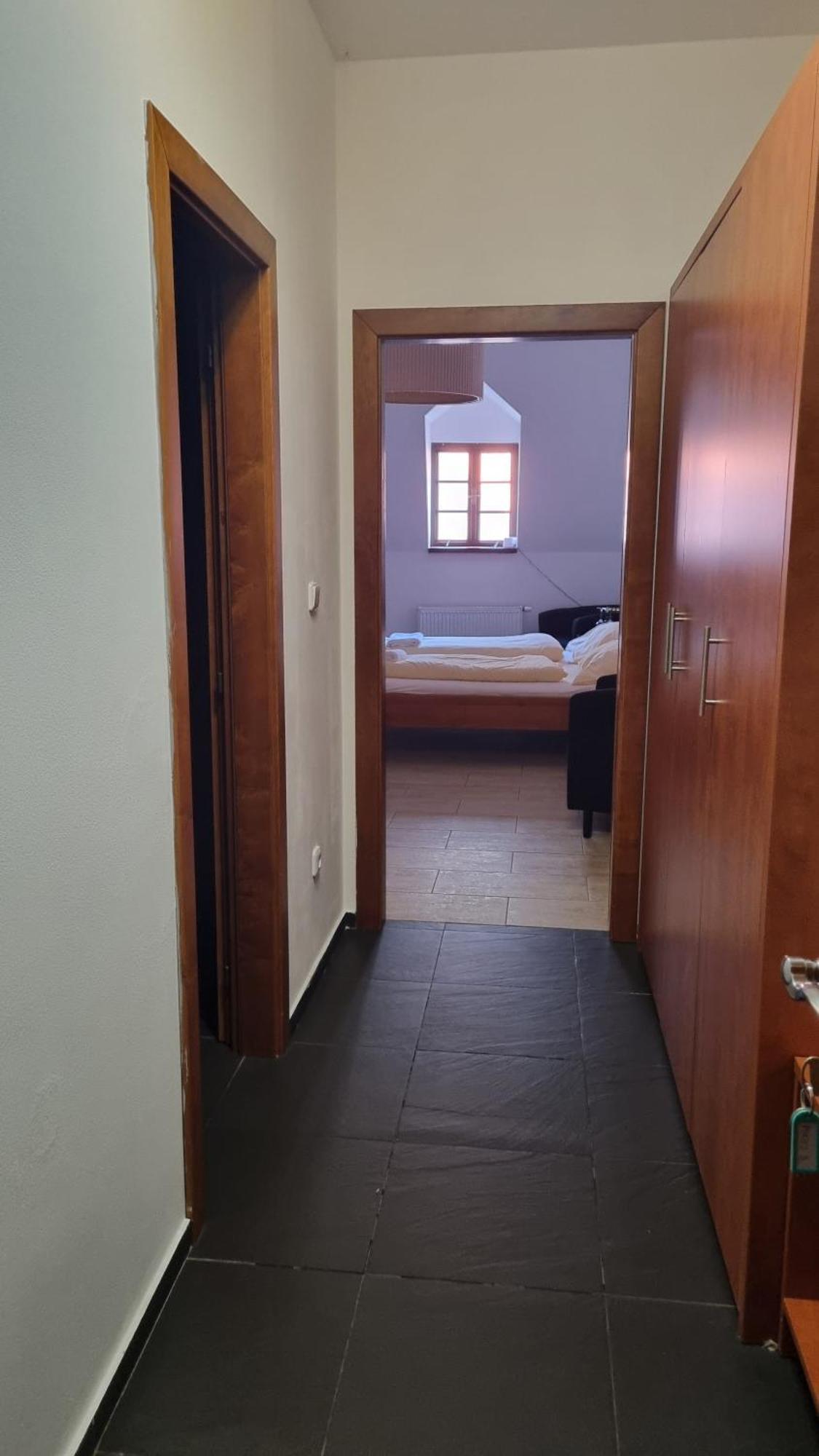 Nevinne Apartmany كولين المظهر الخارجي الصورة