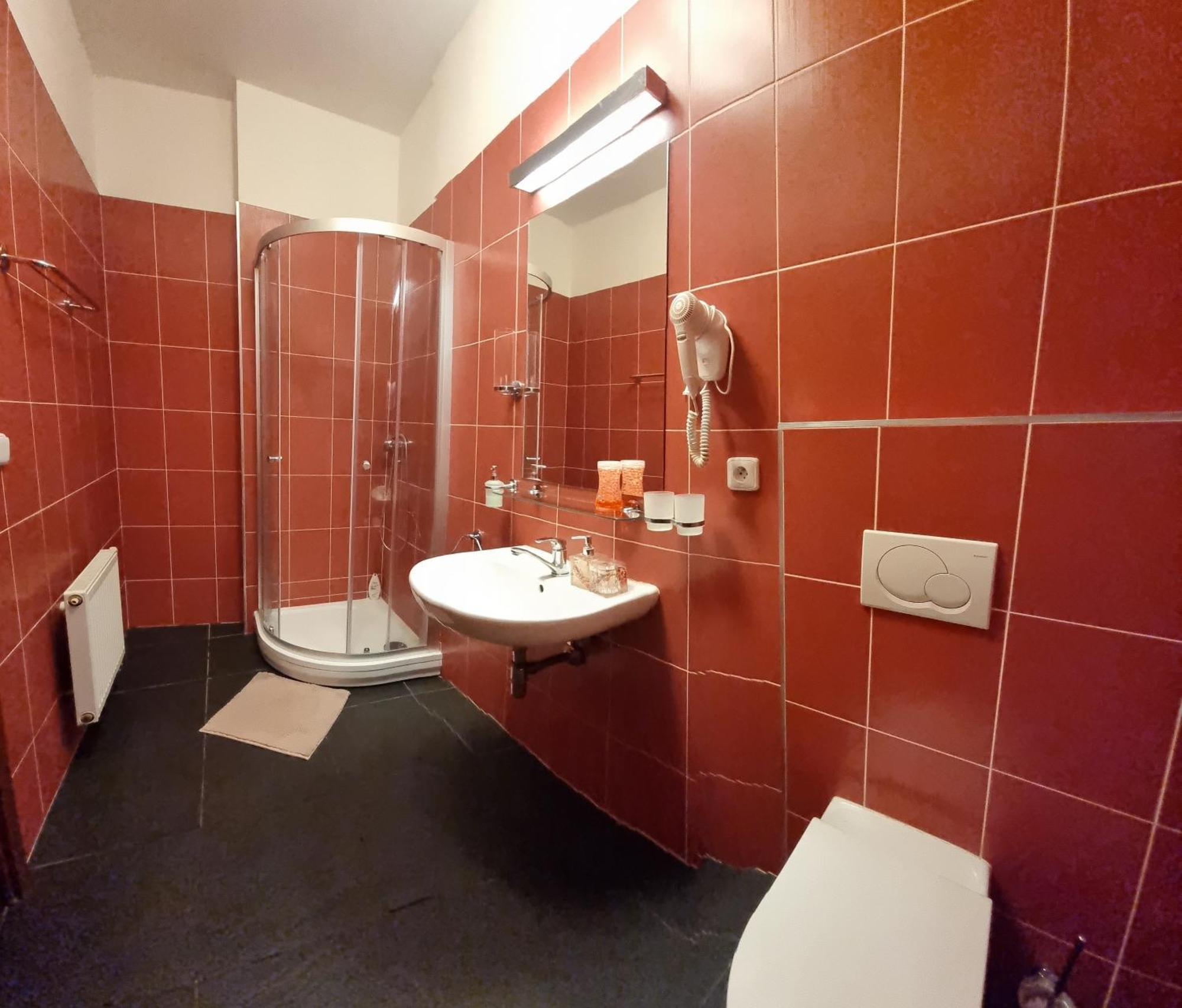 Nevinne Apartmany كولين المظهر الخارجي الصورة
